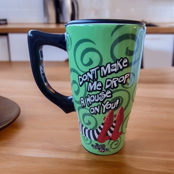 Wizard of Oz Ceramic Travel Mug "Don’t Make Me Drop A House On You" - Picture 3 of 8